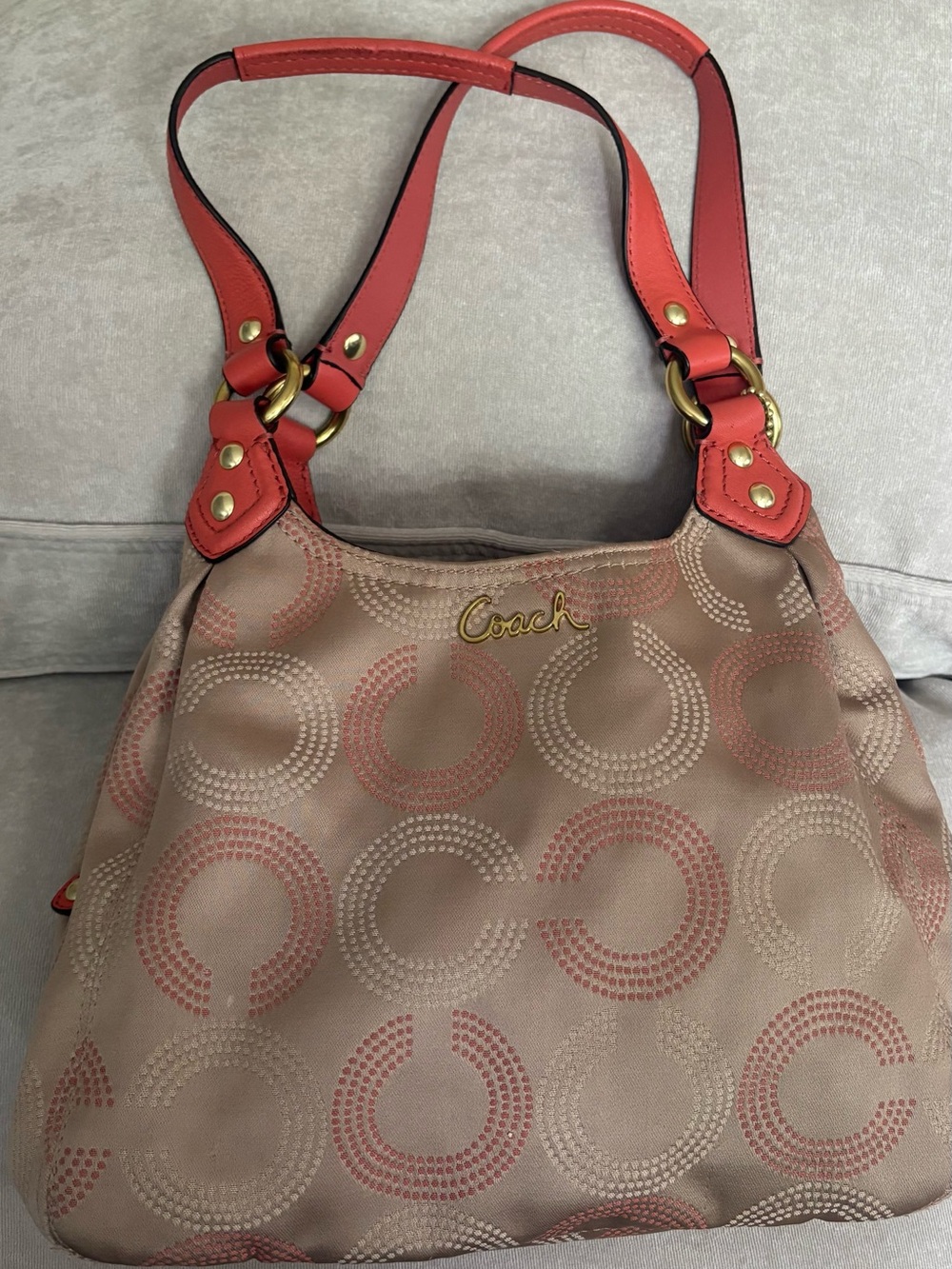 Coach vintage Ashley Op Art hobo bag
Tan and coral. Very good condition